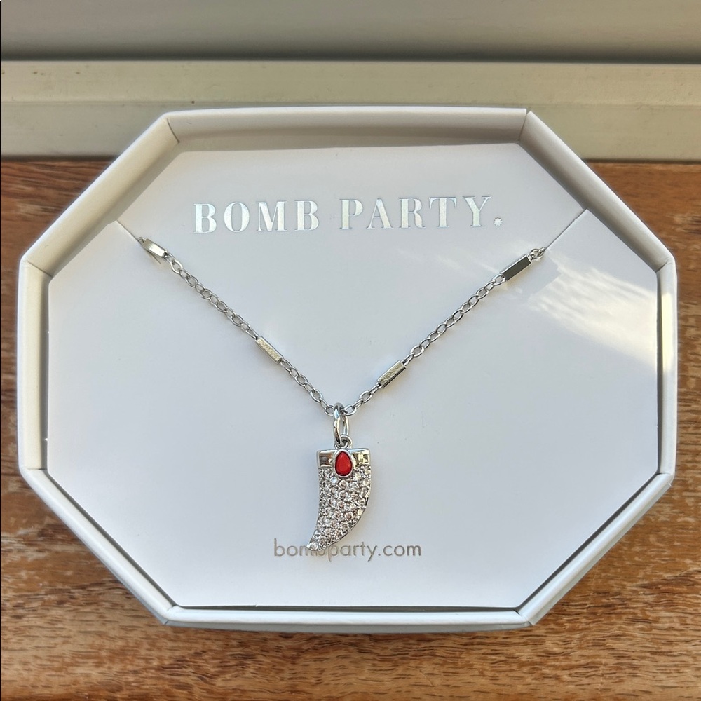 Bomb Party Desert Queen Necklace